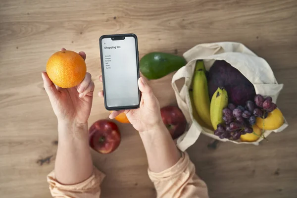 Woman Holding Phone Shopping List Some Fruits — Stok fotoğraf