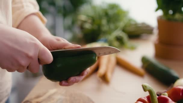 Close Hands Woman Preparing Avocado Kitchen — Stock videók