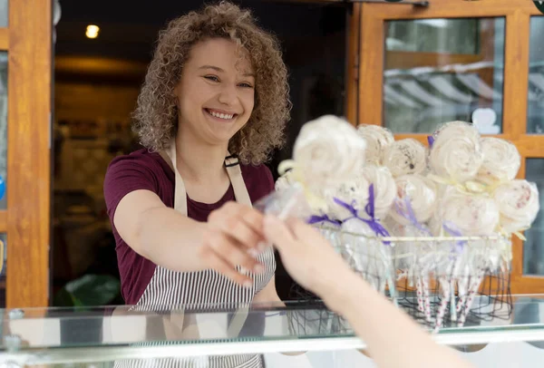 Young Caucasian Woman Selling Candies Out Cafe — Stock Photo, Image