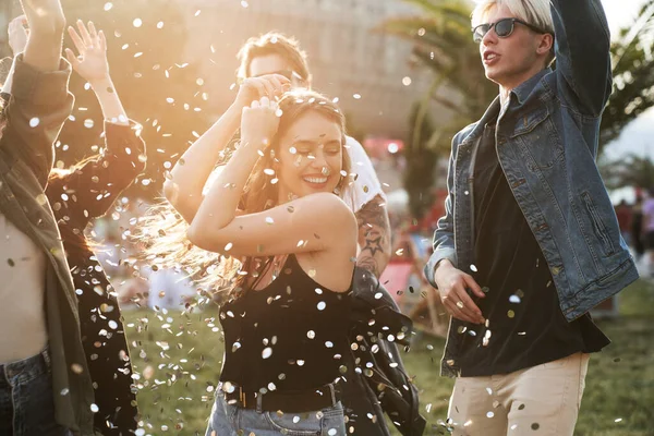 Group Caucasian Young People Dancing Confetti Music Festival — Stock Photo, Image