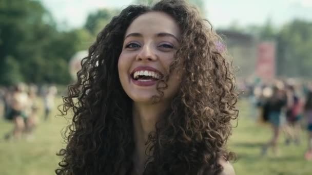 Portrait Smiling Young Caucasian Woman Music Festival Shot Red Helium — Stock Video