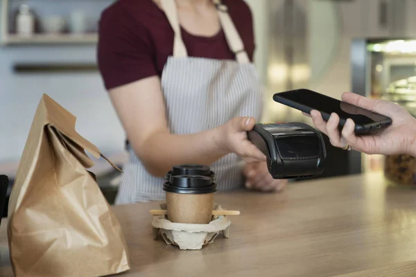 Unrecognizable Client Doing Contactless Payment Cafe — Stockfoto