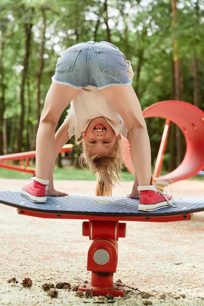 Portrait Girl Funny Pose Playground — Φωτογραφία Αρχείου