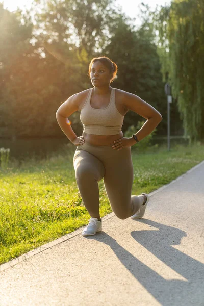 Sized African American Woman Exercising Park Summer Day — Stock fotografie