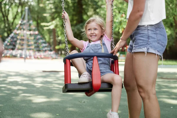 Mom Spending Day Daughter Playground — Zdjęcie stockowe