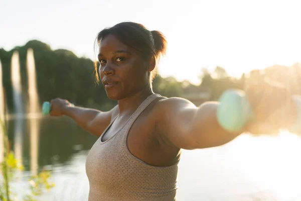Sized African American Woman Exercising Dumbbells Park Summer Day —  Fotos de Stock