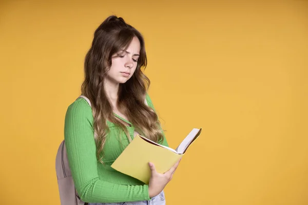 Focus Caucasian Student Girl Holding School Books Reading — Foto Stock