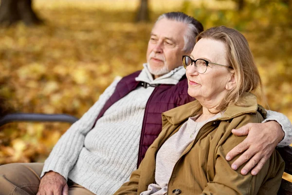 Senior Caucasian Couple Sitting Bench Park —  Fotos de Stock