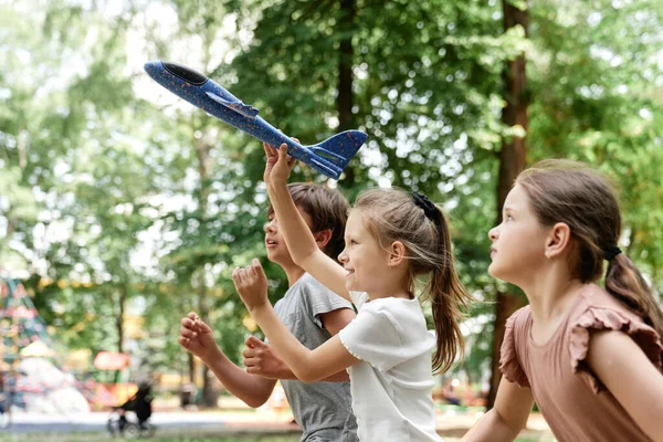 Group Kids Playing Together Airplane Toy — Zdjęcie stockowe