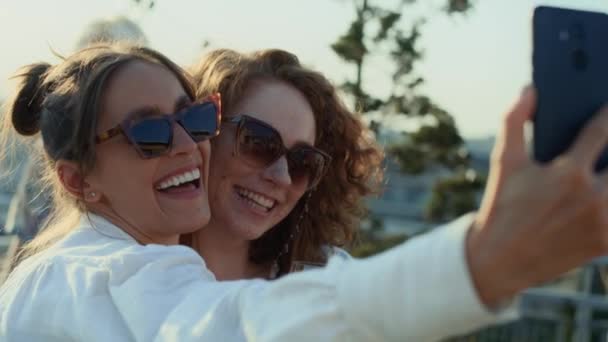 Group Friends Make Selfie Together Top Roof Shot Red Helium — Vídeo de Stock