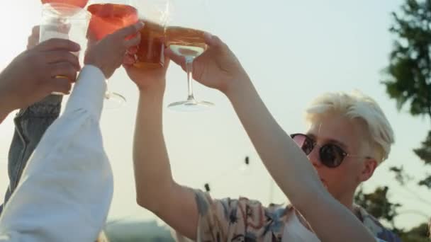 Group Friends Make Toast Summer Day Shot Red Helium Camera — Stock video