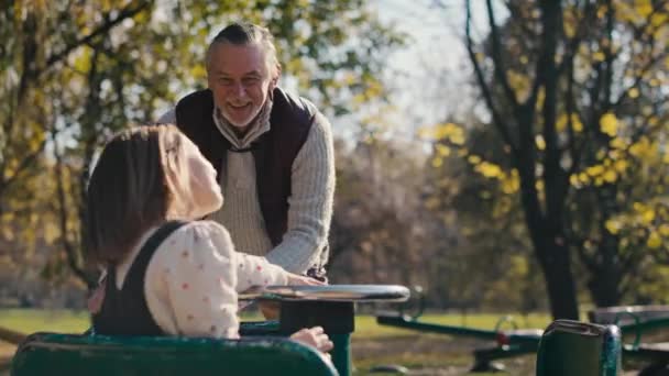 Caucasian Grandfather Playing His Granddaughter Park Shot Red Helium Camera — Stockvideo