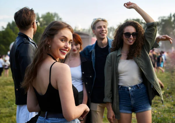 Caucasian Friends Dancing Music Festival One Girl Turning Camera — Foto de Stock