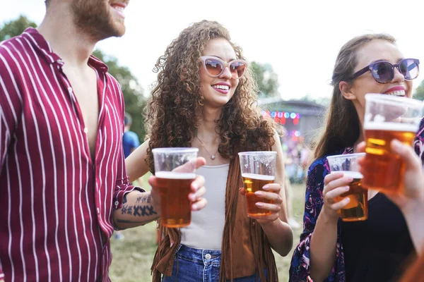 Group Friends Spending Time Together Music Festival Drinking Beer — Foto de Stock