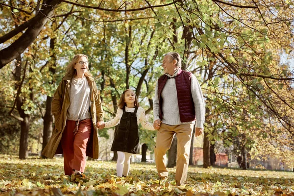 Senior Couple Granddaughter Walking Park Autumn — стоковое фото