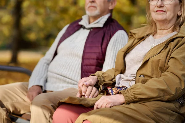 Close Senior Caucasian Couple Holing Hands Together — 스톡 사진
