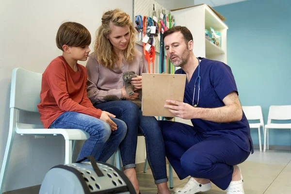 Woman Son Cat Veterinarian Visit — Foto Stock