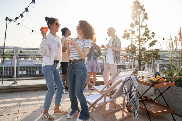 Wide Shot Group Friends Dancing Party — Stockfoto