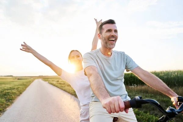 Playful Caucasian Couple Having Fun Bike Village Road — Stockfoto