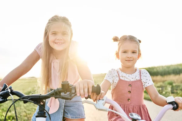 Portrait Two Little Caucasian Girls Standing Bikes Sunset Time — 스톡 사진