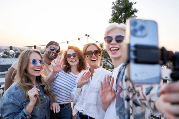 Multi Ethnicity Friends Make Video Rooftop Party Summer Day — Foto de Stock