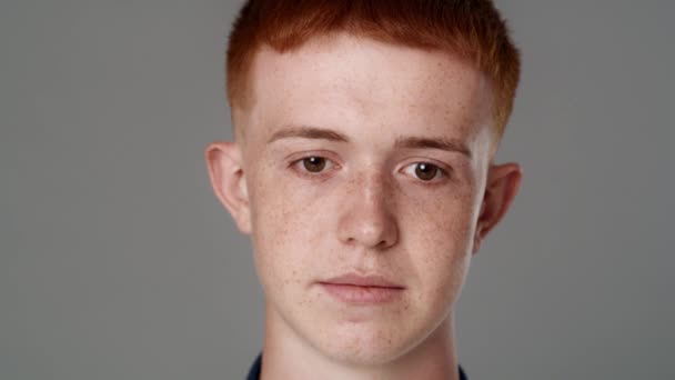 Close Portrait Serious Red Head Caucasian Teenage Man Shot Red — Stock videók