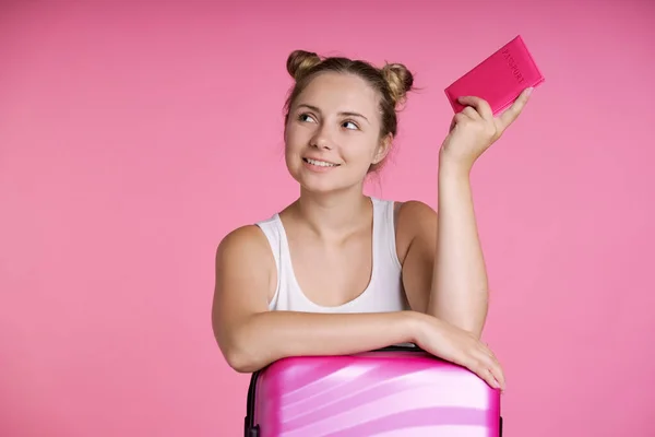 Portrait Smiling Caucasian Teenage Girl Pink Background Holding Suitcase Passport — Fotografia de Stock