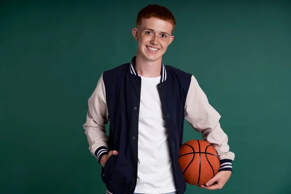 Caucasian Red Head Boy Holding Basketball Ball Looking Camer — Stockfoto