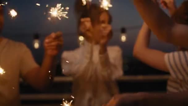 Friends Celebrating Together Rooftop Sparkles Night Shot Red Helium Camera — Stockvideo