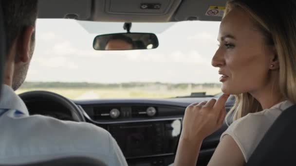 Back View Cheerful Caucasian Middle Age Couple Car Trip Shot — Vídeos de Stock