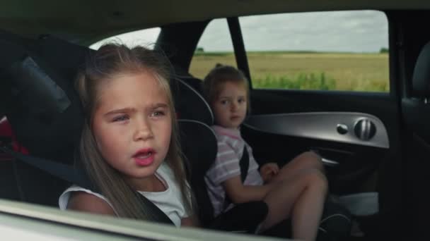 Cheerful Caucasian Girl Years Looking Out Car Window While Car — Video Stock