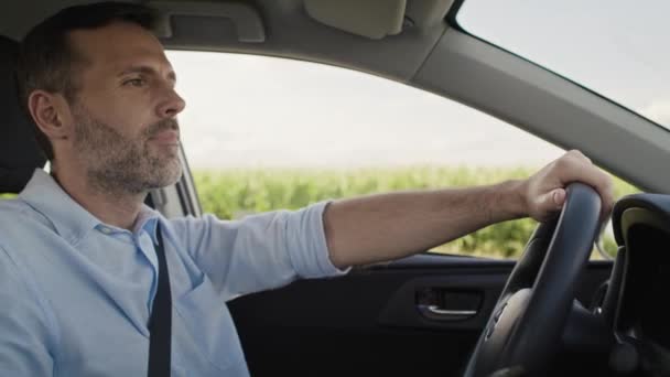 Caucasian Man Middle Age Driving Car Using Phone Same Time — Videoclip de stoc