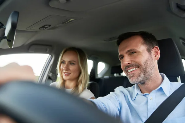 Cheerful Caucasian Middle Age Couple Car Trip — Stock Photo, Image
