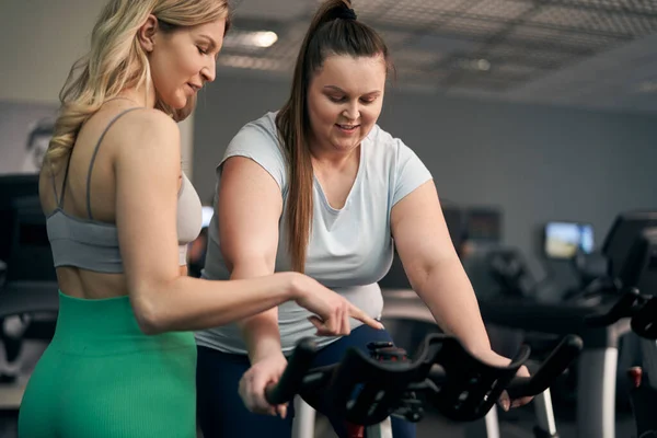 Caucasian Instructor Helping Size Woman Gym — стоковое фото