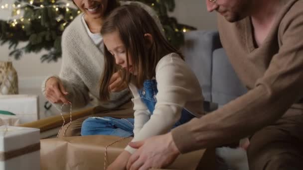 Happy Caucasian Family Packing Christmas Gifts Together Floor Shot Red — Vídeo de Stock