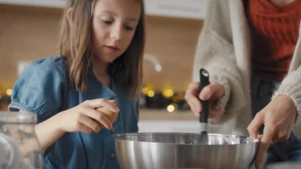 Close Caucasian Woman Daughter Baking Christmas Time Kitchen Shot Red — Stock Video