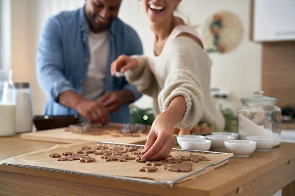 Multi Ethnicity Couple Making Gingerbreads Christmas Time — Stock Photo, Image