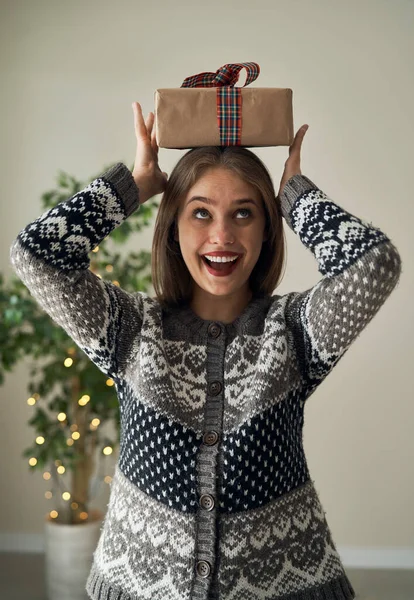 Caucasian Woman Holding Christmas Present Her Head — Stock Photo, Image