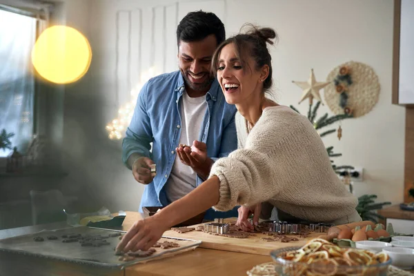 Multi Ethnicity Couple Making Gingerbreads Christmas Time — Stock Photo, Image