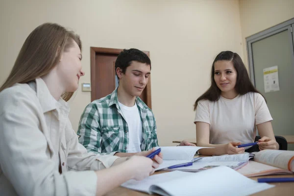 Group Students Enjoying Working Together Project Upcoming Exams — Stock Photo, Image