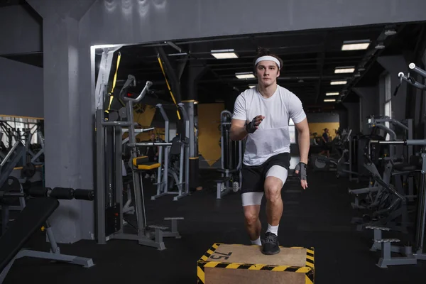Sportsman Wearing Headband Stepping Box Exercising Gym — Foto de Stock