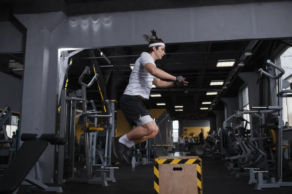 Sportsman Doing Box Jumping Workout — Foto de Stock