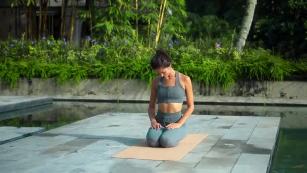 Young Attractive European Brunette Sports Girl Makes Yoga Nature Green — Stock Video