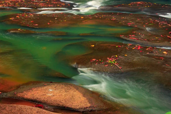 Water Flowing Green Stones — Stock Photo, Image