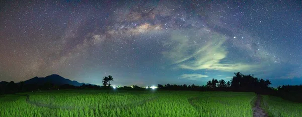 Photo Panoramique Voie Lactée Nuit Dans Les Montagnes Indonésie — Photo