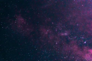 Gece yıldızı güzellik afişi. Uzayda yıldızları olan renkli galaksi.