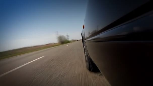 Schnelles Fahren auf schlechter Straße — Stockvideo