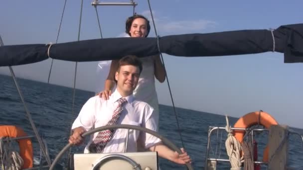 Young couple for yacht steering wheel — Stock Video