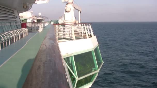长廊的巡航船的甲板上 — 图库视频影像