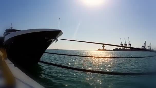 Yacht stem and glittering sun on the water — Stock Video